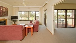 Vineyard Spa Suite Lounge room